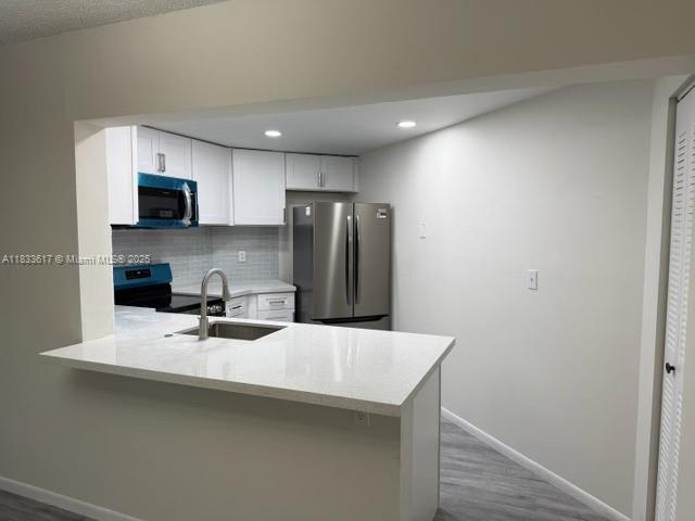 Building Photo - 9421 Fontainebleau Blvd