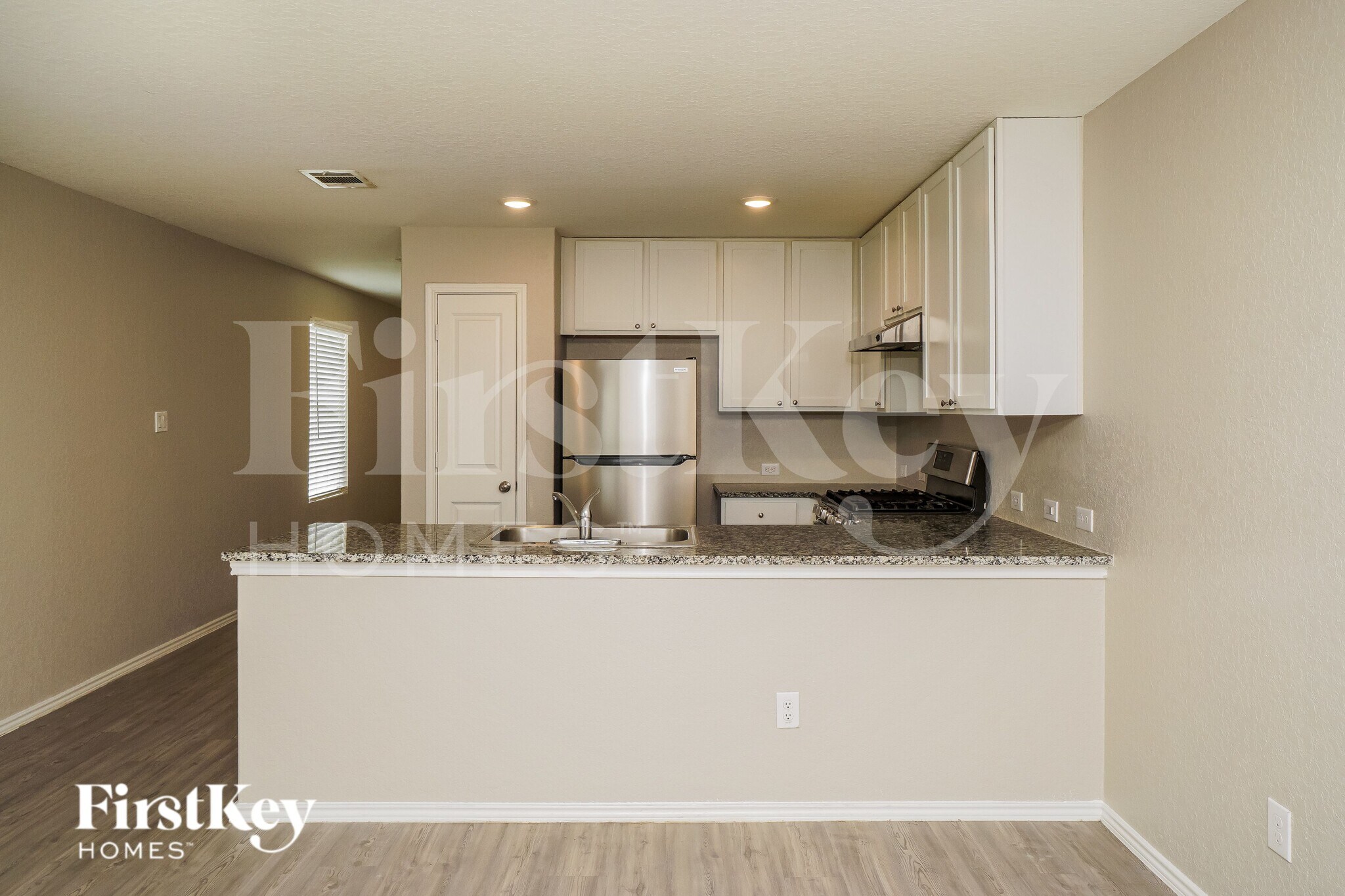 Building Photo - 2402 Double Oak Dr