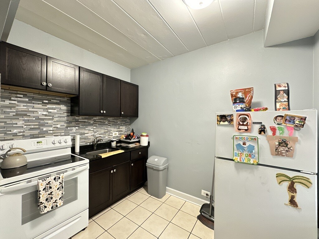 Building Photo - 1360 W Touhy Ave