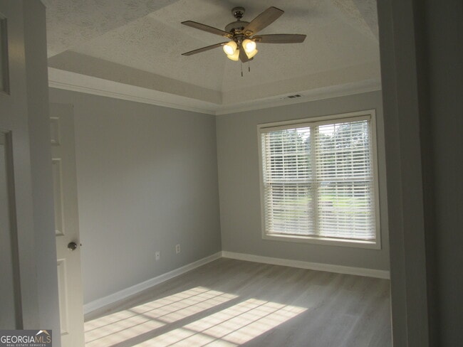 Building Photo - 305 Sunderland Cir