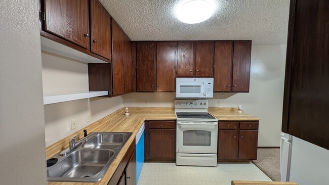 Building Photo - 419 Butler Ave E