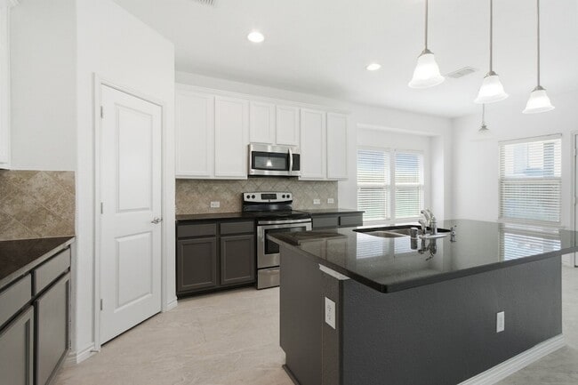 Building Photo - 11300 Hubbard Creek Dr
