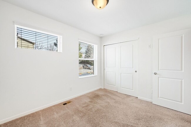 Building Photo - Spacious 5-Bedroom Duplex in Denver Near Sloan’s Lake
