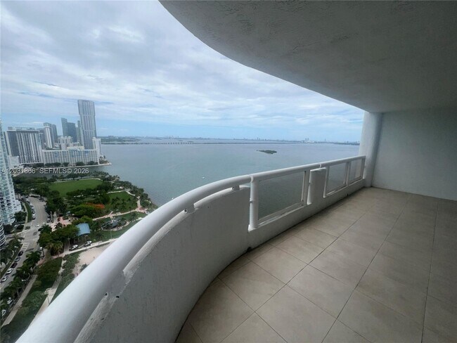 Building Photo - 1717 N Bayshore Dr