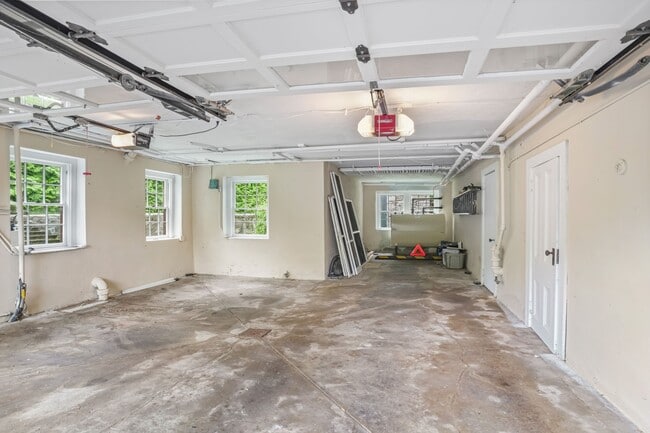 Building Photo - 321 Riversville Rd