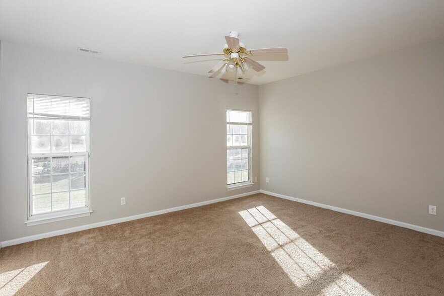 Building Photo - 9908 Spring Park Dr