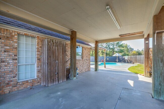 Building Photo - 665 Winchester Dr