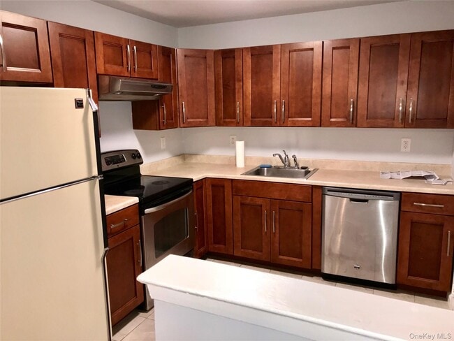 Building Photo - 974 Skyline Dr
