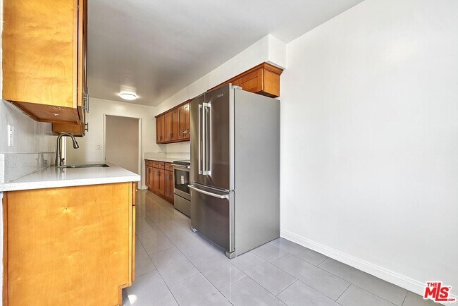 Building Photo - 9221 Charleville Blvd