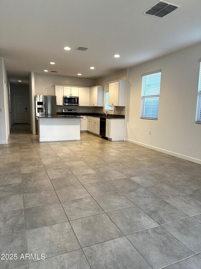 Building Photo - 3241 W Shanley Ave