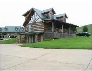 Primary Photo - 2390 W Allens Bridge Rd