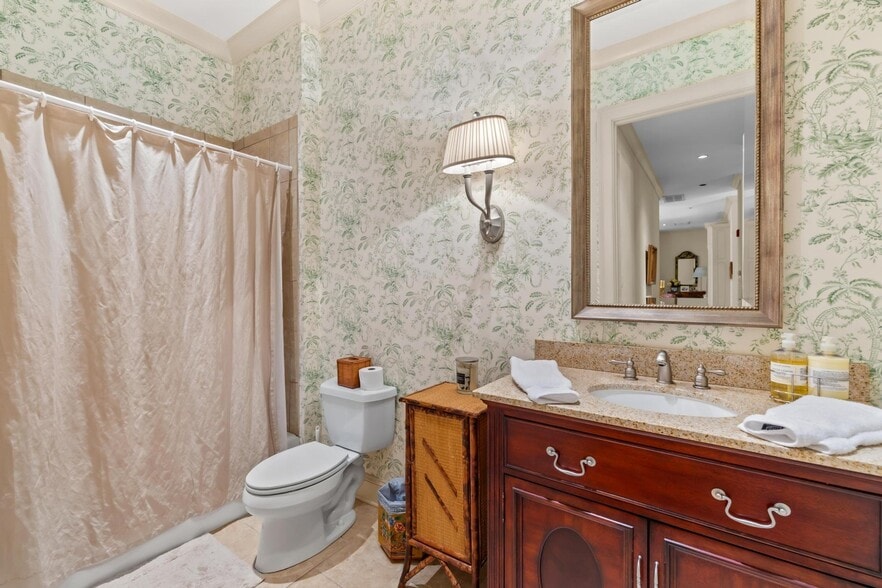 Building Photo - 459 Fenton Pl