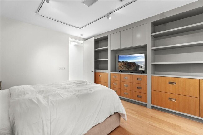 Building Photo - Modern 2BR Architectural + Rooftop in Prime West Hollywood