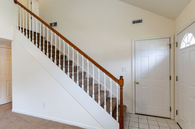 Building Photo - 304-306 Dads Way