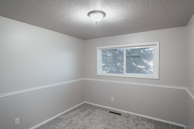 Building Photo - 284 N 45th E