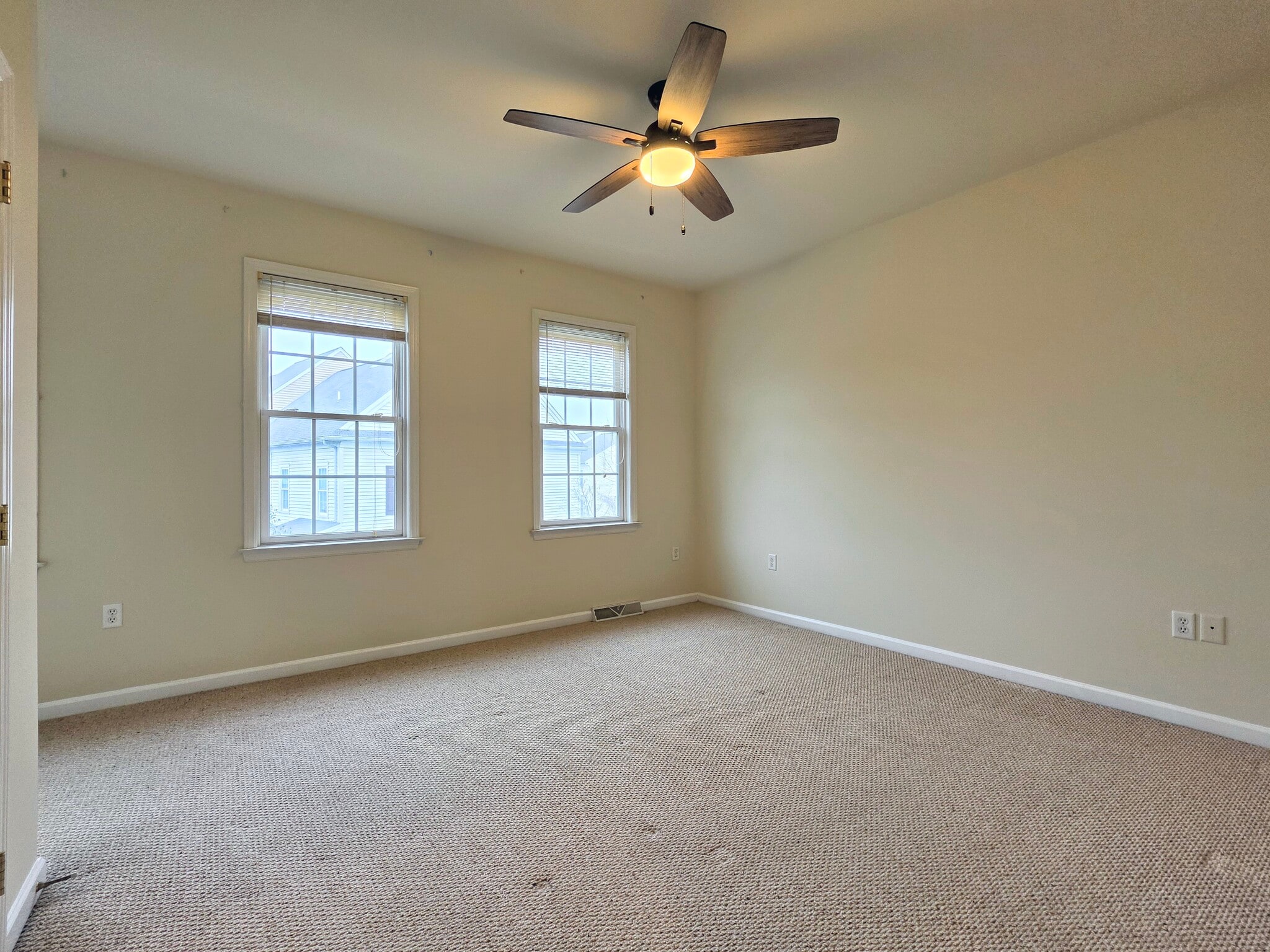 Building Photo - 214 Sagamore Hl