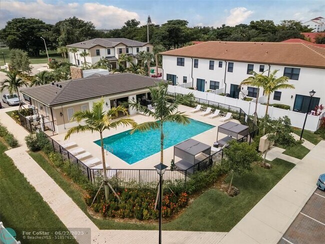 Building Photo - 710 Del Vista Rd