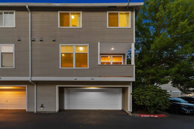 Building Photo - Beautiful End-Unit Townhome in Highland Parc | Water & Sewer Included!- AVAILABLE NOW FOR RENT!!