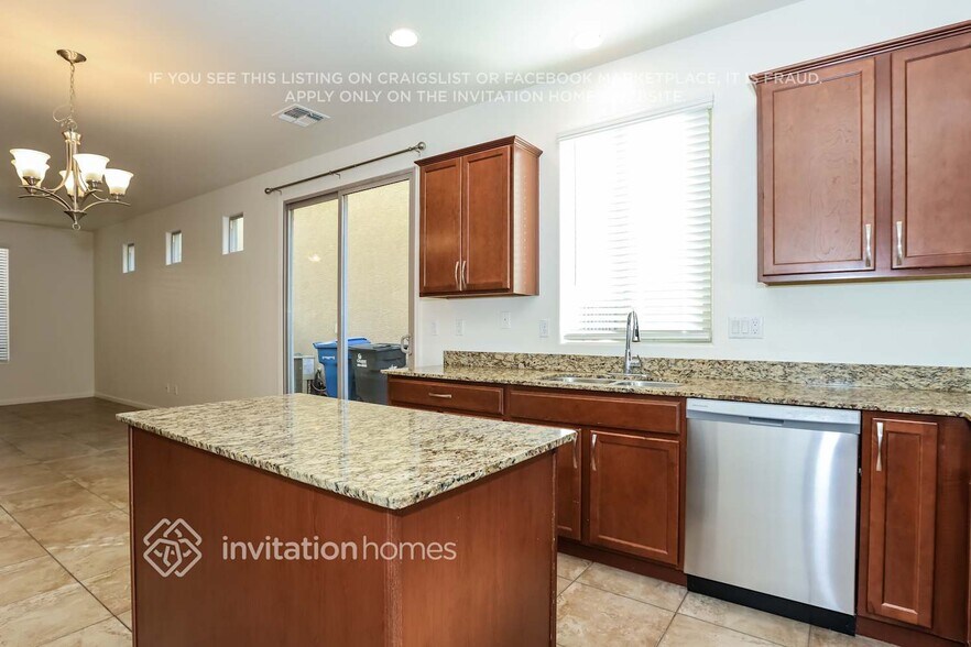 Building Photo - 1391 S Ponderosa Dr