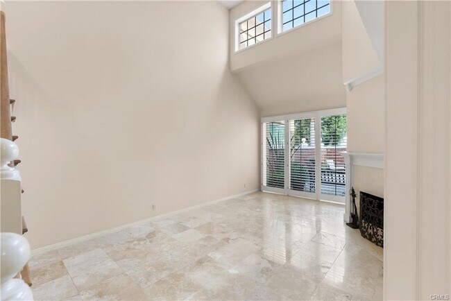 Building Photo - 6121 Greenbrier Dr