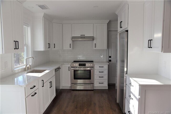 Building Photo - 32 Deer Hill Rd