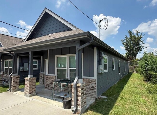 Building Photo - 9815 Garcroft St