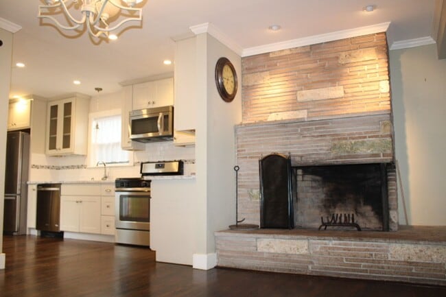 Building Photo - 2887 Lincoln Ave