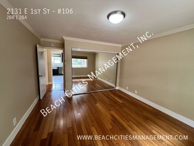 Building Photo - Condo located One Block from the Beach wit...