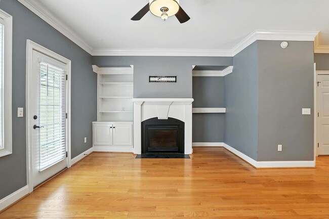 Building Photo - BEAUTIFUL BRICK FRONT TOWNHOME HOLLY SPRINGS!