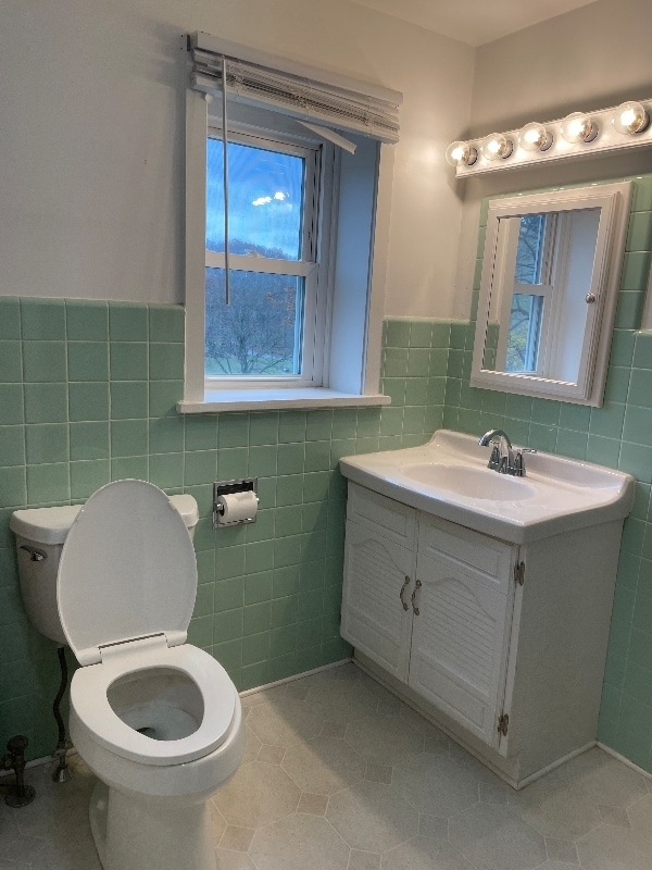 Building Photo - 913 Grange Rd