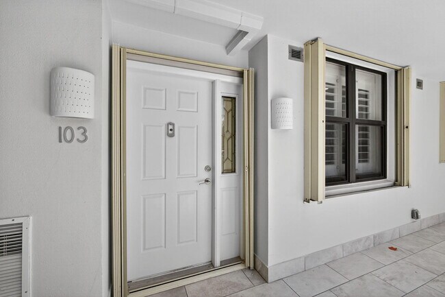 Building Photo - 840 Ocean Dr