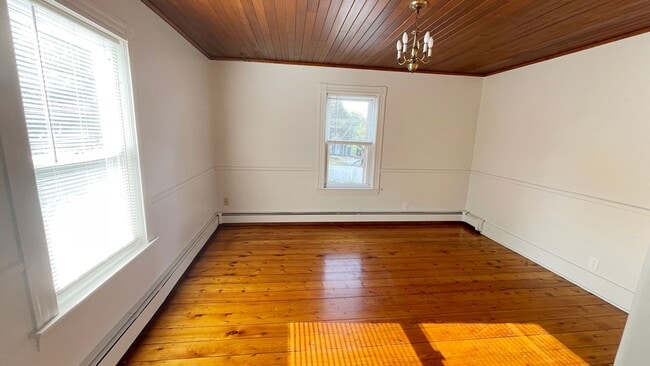 Building Photo - Gorgeous 3BR 1 Bathroom in Leominster