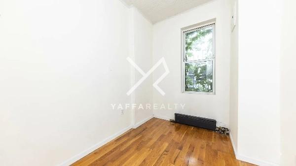 Building Photo - 3 bedroom in BROOKLYN NY 11233