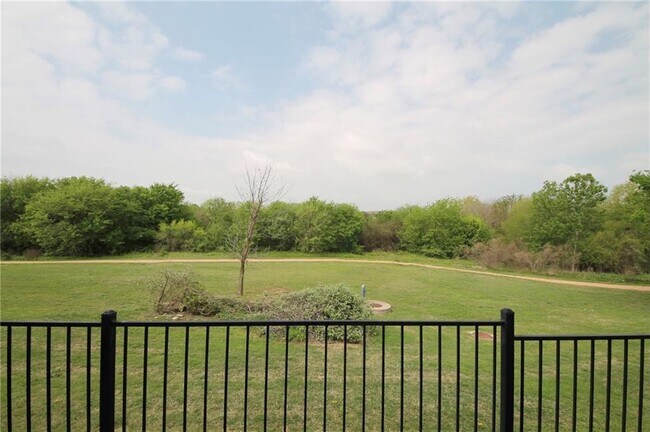 Building Photo - 1620 Bryant Dr
