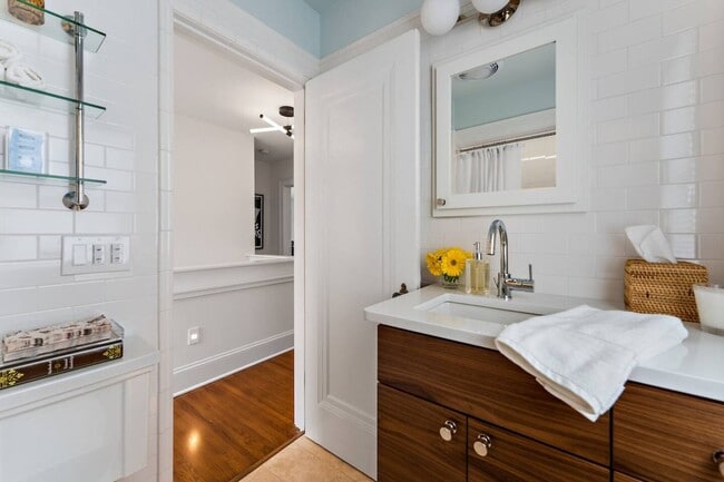 Building Photo - Fully Furnished Luxury Home – Just 3 Block...