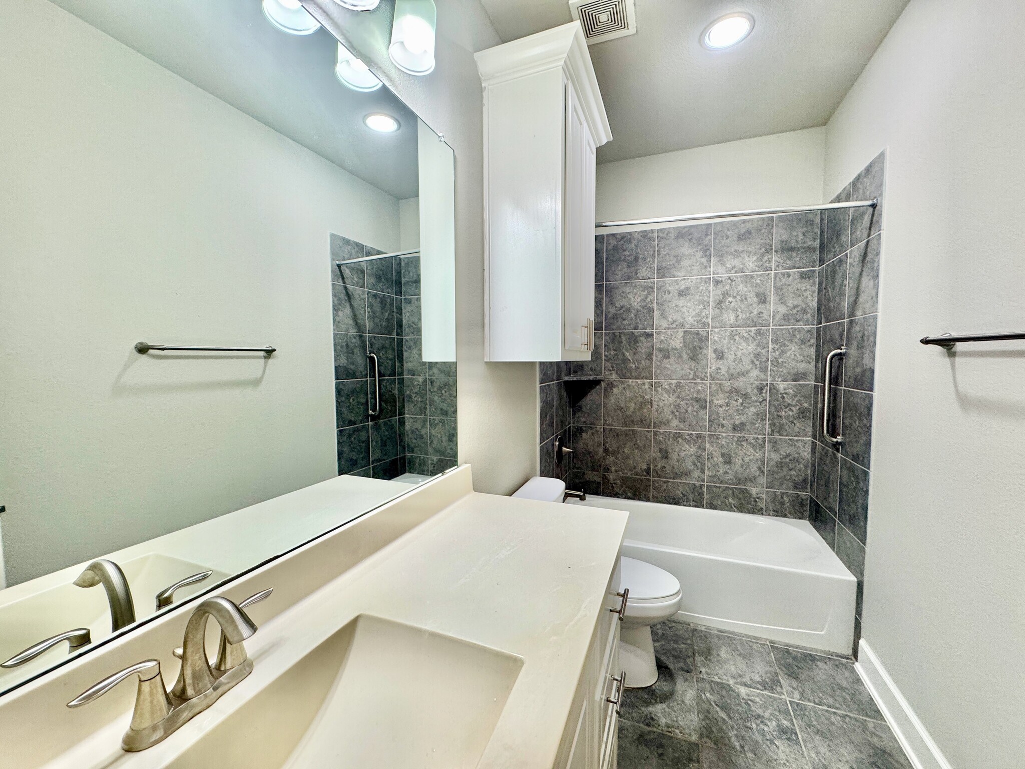 Upstairs Bathroom - 1132 Crane St