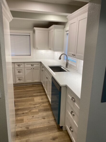 Building Photo - 21255 Willamette Dr