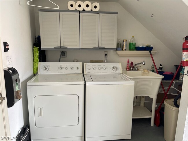 Building Photo - 378 Dover Pl