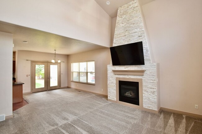 Building Photo - 3 Bed 2.5 Bath Home in HOA Community with Great Amenities!