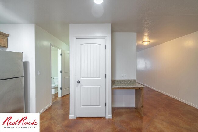 Building Photo - 2801 E 450 N