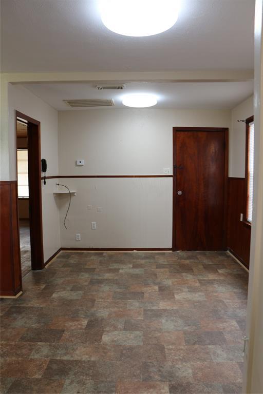 Building Photo - 502 W 8th St