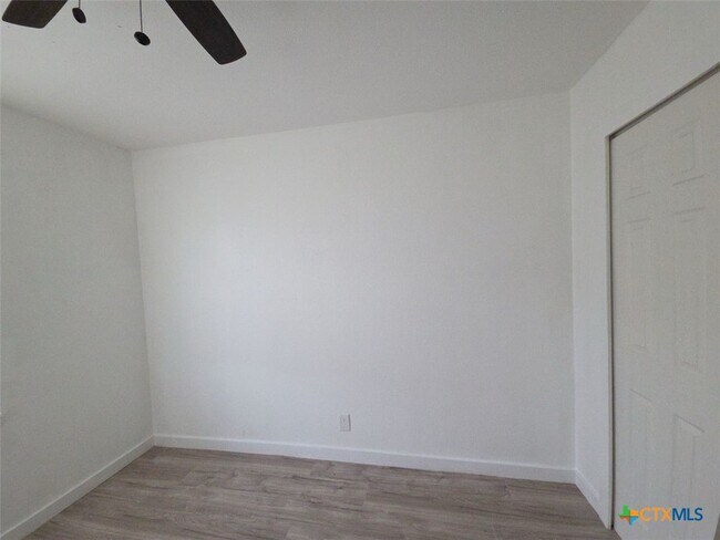 Building Photo - 1315 Estes Dr
