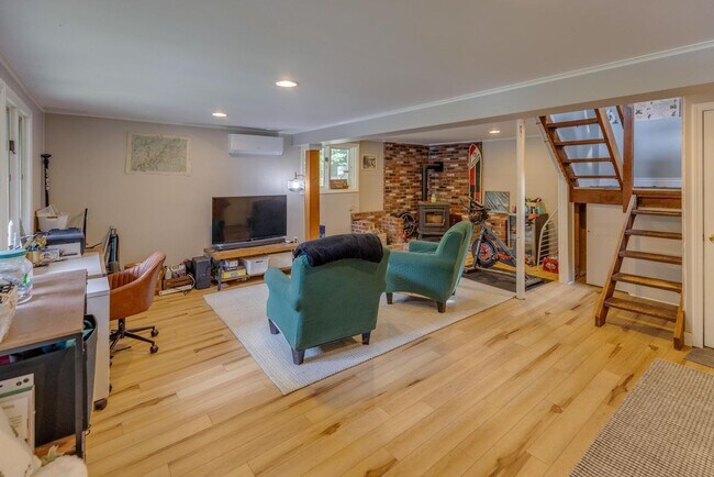 Building Photo - 93 Lady Slipper Rd