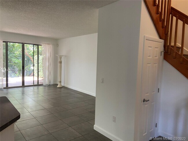 Building Photo - 3475-10 Mystic Pointe Dr