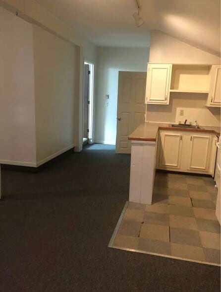 Building Photo - 748 Calef, 3