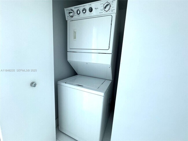 Building Photo - 60 SW 13th St