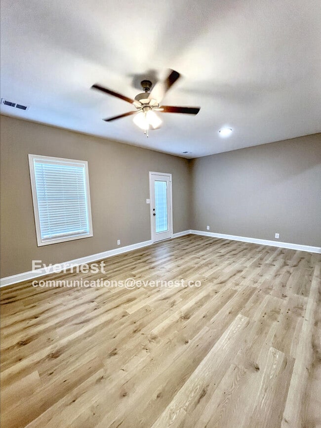 Building Photo - 3385 Polly Dr