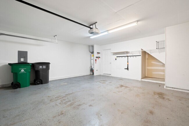 Building Photo - Located in Highland Creek