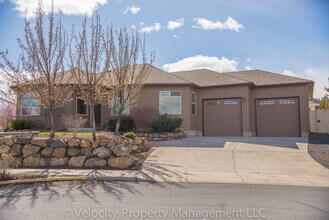 Building Photo - M129
