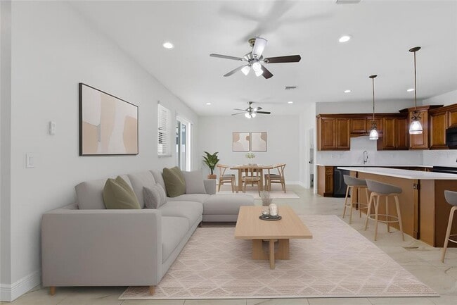 Building Photo - 810 W Whatley Pl